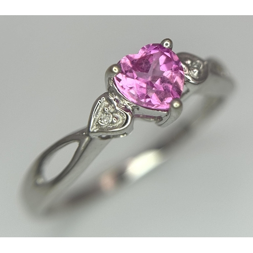 373 - A 9K WHITE GOLD DIAMOND & HEART SHAPED PINK SAPPHIRE RING. APPROX 0.55CT , 1.4G TOTAL WEIGHT , SIZE ... 