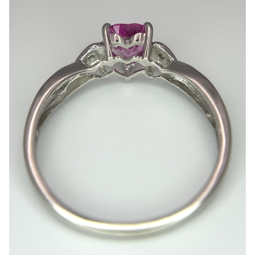 373 - A 9K WHITE GOLD DIAMOND & HEART SHAPED PINK SAPPHIRE RING. APPROX 0.55CT , 1.4G TOTAL WEIGHT , SIZE ... 