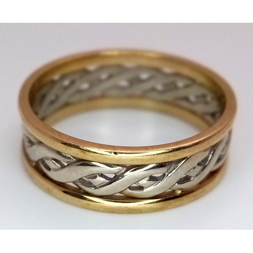 387 - A 9K TWO COLOUR GOLD CELTIC KNOT DESIGN BAND RING 3.9G SIZE R/S. Ref: SC 4020