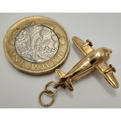 523 - A 9K YELLOW GOLD CARGO PLANE CHARM WHICH OPENS TO REVEAL 2 VECHILES INSIDE 3.4G TOTAL WEIGHT ,  APPR... 