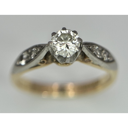 570 - An 18K Gold Bravingtons of London Vintage Diamond Ring. 0.30ct brilliant round cut central diamond w... 