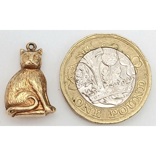 584 - A 9K Yellow Gold Pussycat Pendant/Charm. 2cm. 0.8g.