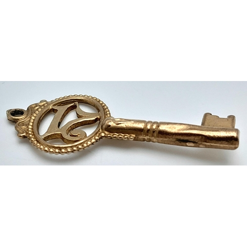 837 - A 9K Yellow Gold '21' Key Pendant/Charm. 35mm. 1.15g