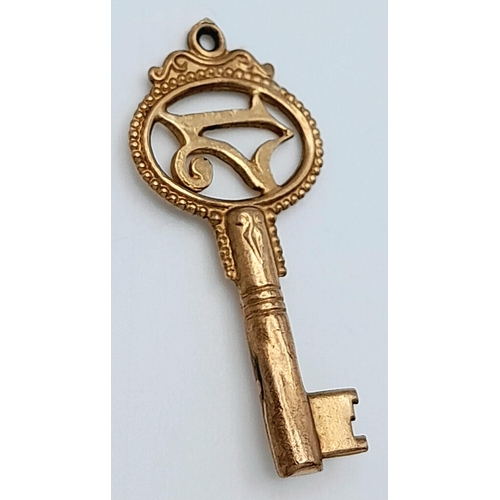 837 - A 9K Yellow Gold '21' Key Pendant/Charm. 35mm. 1.15g