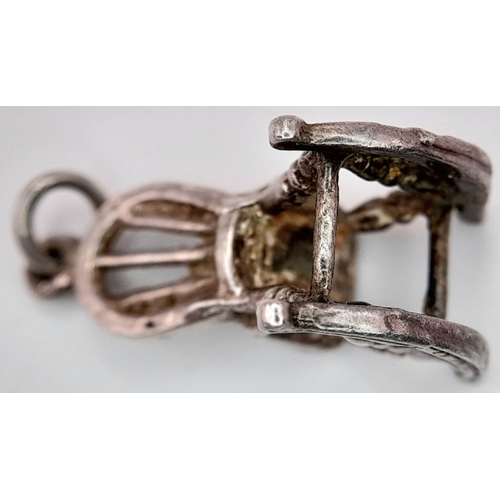 1014 - A STERLING SILVER ROCKING CHAIR CHARM. TOTAL WEIGHT. 2.6G. Ref: SC 4105