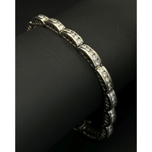 11 - A 14K WHITE GOLD DIAMOND SET BRACELET 1CT APPROX 15.4G IN WEIGHT, 18CM IN LENGTH. Ref: SC 4054