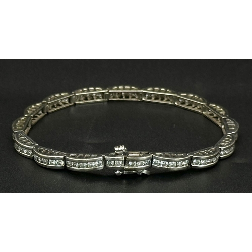 11 - A 14K WHITE GOLD DIAMOND SET BRACELET 1CT APPROX 15.4G IN WEIGHT, 18CM IN LENGTH. Ref: SC 4054