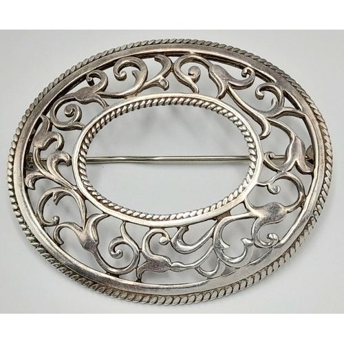 1447 - A vintage sterling silver Celtic design brooch. Full London hallmarks, 1973. Total weight 15.8G. Wid... 