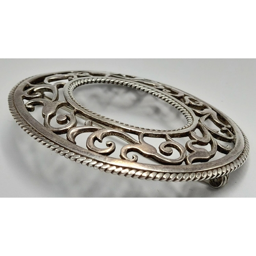 1447 - A vintage sterling silver Celtic design brooch. Full London hallmarks, 1973. Total weight 15.8G. Wid... 