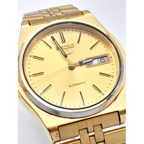 704 - Men’s Seiko 5 Gold Tone Day/Date Automatic Watch. 36mm Case. Working at time of listing.