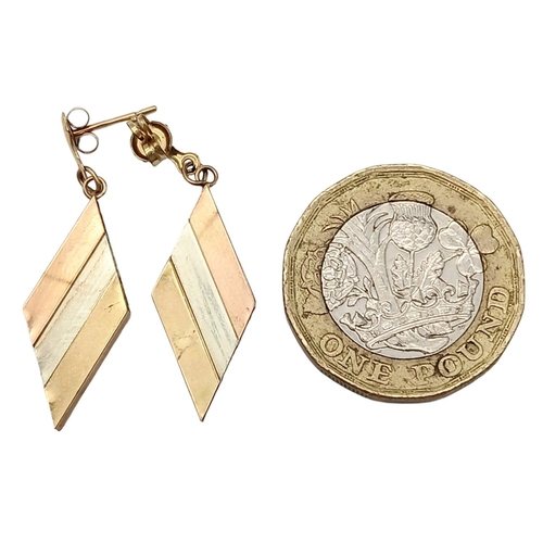 881 - A 9K THREE COLOUR GOLD VINTAGE ART DECO STYLE DROP EARRINGS 1.5G , 35MM DROP. Ref: SC 4039