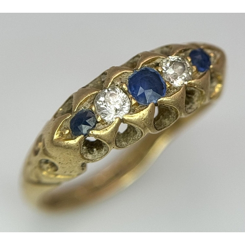 95 - A 18K YELLOW GOLD ANTIQUE OLD CUT DIAMOND & SAPPHIRE 5 STONE RING. TOTAL WEIGHT 4.4G. SIZE M. HALLMA... 