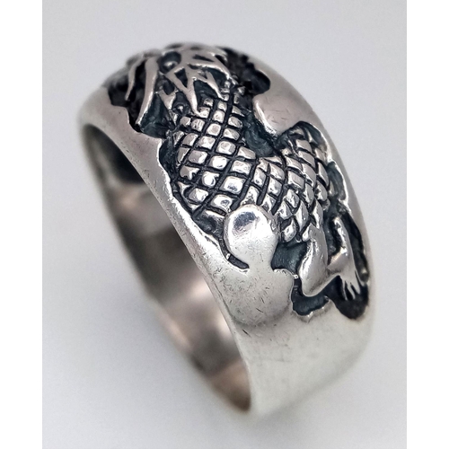 972 - A STERLING SILVER DRAGON DESIGN RING. TOTAL WEIGHT APPROX. 7G. SIZE W. Ref: SC 4098