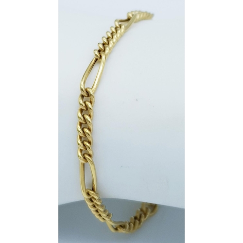 206 - A 9K Yellow Gold Curb and Twist Link Bracelet. 18cm. 2.6g.