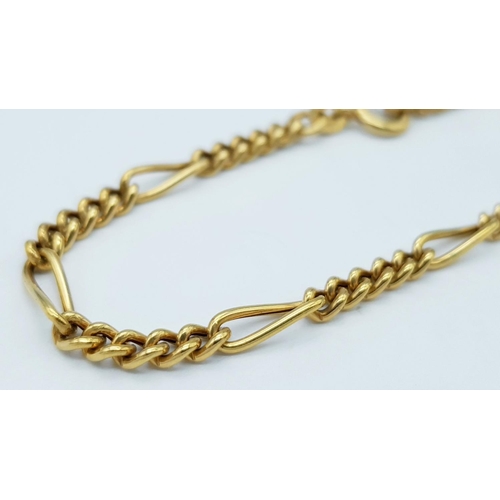 206 - A 9K Yellow Gold Curb and Twist Link Bracelet. 18cm. 2.6g.