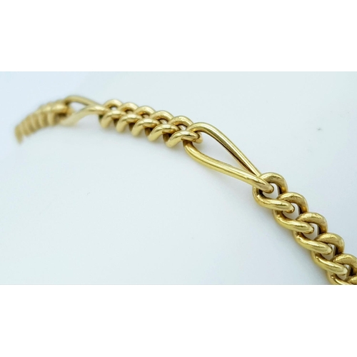 206 - A 9K Yellow Gold Curb and Twist Link Bracelet. 18cm. 2.6g.