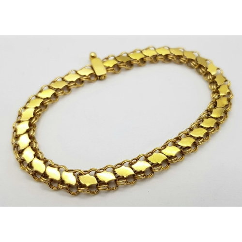 36 - An 18K Yellow Gold Two Row Circle Link Bracelet. 18cm length. 9.8g weight.