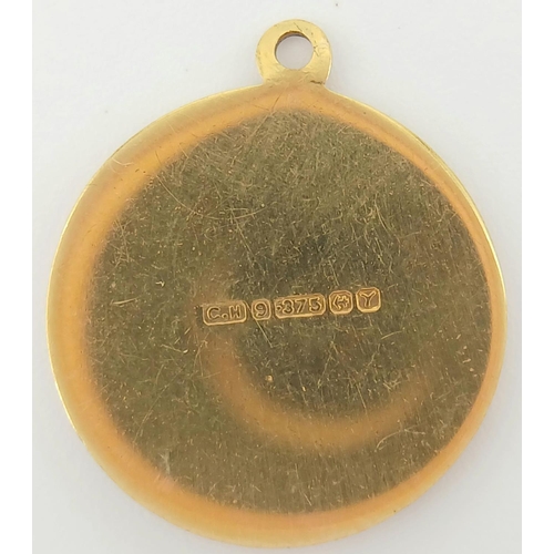 562 - A 9K Yellow Gold Scorpio Pendant. 15mm. 1.6g.