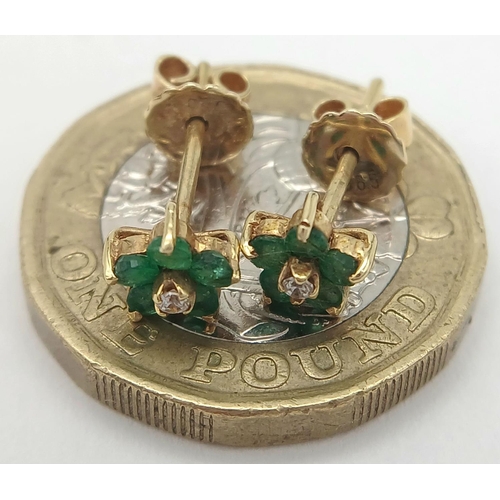 726 - A 14K YELLOW GOLD DIAMOND & EMERALD SET STUD EARRINGS 1.3G. Ref: SC 4052