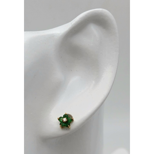 726 - A 14K YELLOW GOLD DIAMOND & EMERALD SET STUD EARRINGS 1.3G. Ref: SC 4052