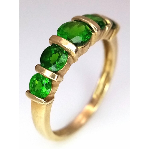 14 - Beautiful 9 carat GOLD and GREEN DIOPSIDE RING. Consisting 5 x Round Cut Sparkling Green Diopside Ge... 