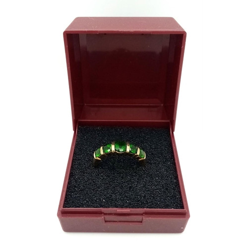 14 - Beautiful 9 carat GOLD and GREEN DIOPSIDE RING. Consisting 5 x Round Cut Sparkling Green Diopside Ge... 