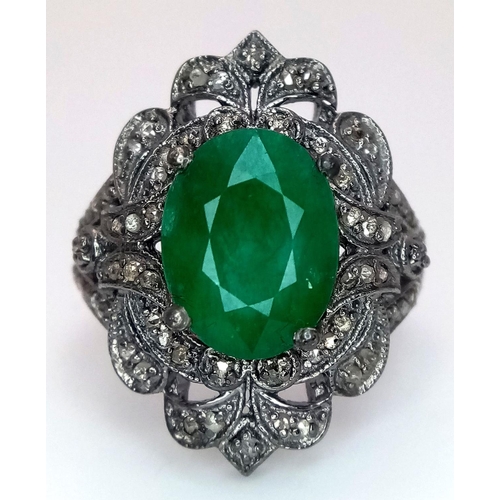 402 - An Art Deco Style 4.75ct Emerald Gemstone Ring with 0.70ctw of Diamond Accents. Set in 925 Silver. S... 