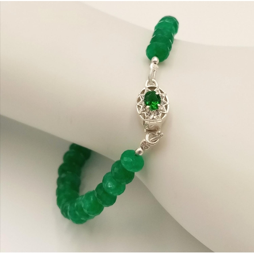 864 - An 80ctw Emerald Graduated Rondelle Gemstone Bracelet. 925 Silver Clasp. 16cm.