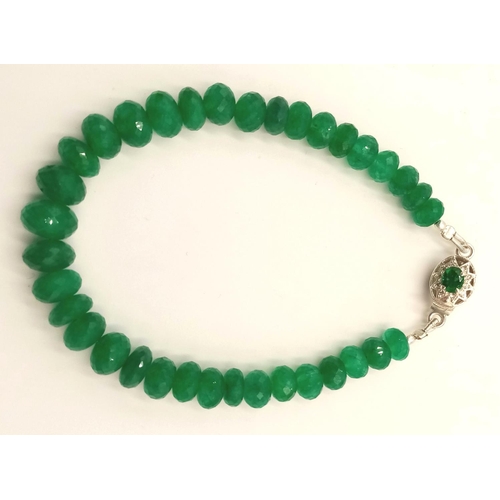 864 - An 80ctw Emerald Graduated Rondelle Gemstone Bracelet. 925 Silver Clasp. 16cm.