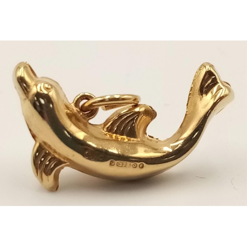 975 - A 9K Yellow Gold Dolphin Pendant. 2cm. 1.4g.