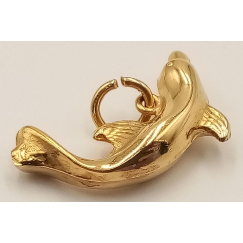 975 - A 9K Yellow Gold Dolphin Pendant. 2cm. 1.4g.