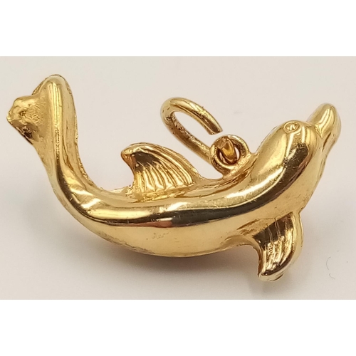 975 - A 9K Yellow Gold Dolphin Pendant. 2cm. 1.4g.