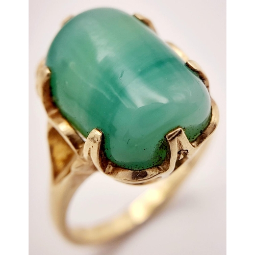 203 - Stunning 14 carat GOLD and JADE RING. Consisting a large polished JADE GEMSTONE set to top in attrac... 