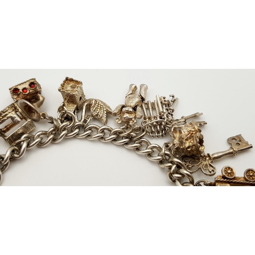 268 - A beautiful vintage Solid Silver 925 Charm Bracelet, with 19 charms, 80 grams, 18cm. In very good co... 