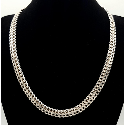 275 - A Stylish Solid Silver 925 Chunky Flat Link Collar Necklace, 46.3 grams, 46cm. In excellent conditio... 