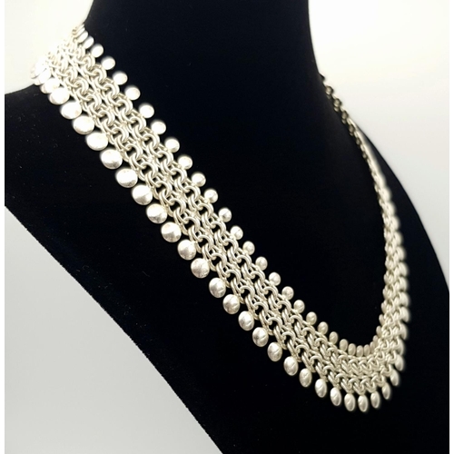 282 - A Very Elegant Solid Silver 800 Collar Necklace, 47 grams, 41cm. In very good condition.