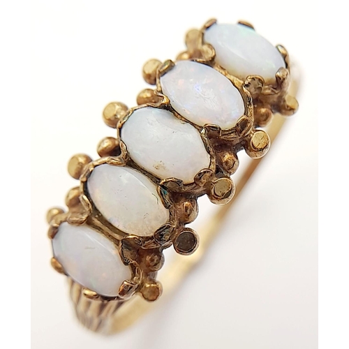 35 - Impressive Vintage 9 carat GOLD and OPAL RING. Having a sweep of 5 x FIRE OPALS mounted to top. Full... 