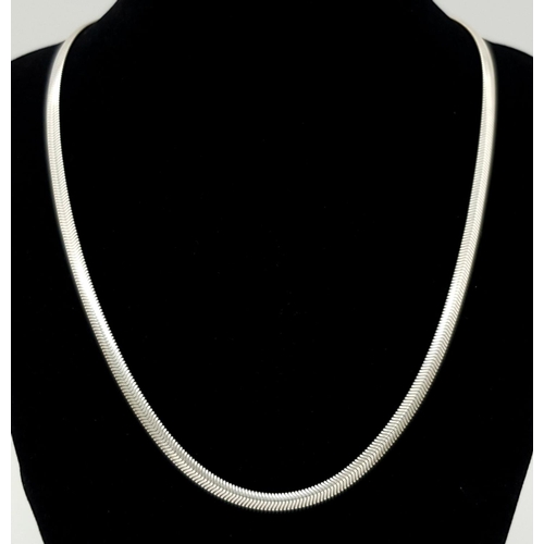 415 - Three Solid Silver 925 Flat Link Necklaces, Total weight: 33 grams, All 46.5cm. In excellent conditi... 