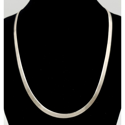 415 - Three Solid Silver 925 Flat Link Necklaces, Total weight: 33 grams, All 46.5cm. In excellent conditi... 