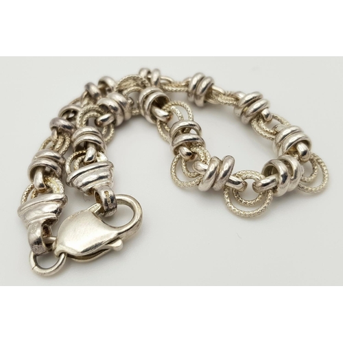 429 - A Charming Solid Silver 925 Modernist Bracelet, 20 grams, 18.5cm. In excellent condition.