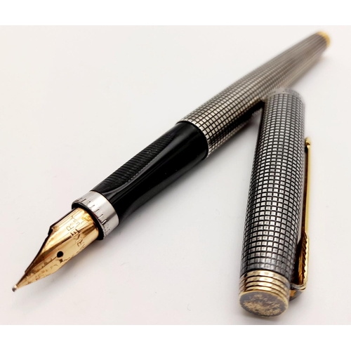 602 - Vintage SOLID SILVER PARKER PEN with 14 carat GOLD NIB. Excellent condition. Please see pictures.