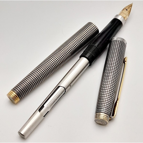 602 - Vintage SOLID SILVER PARKER PEN with 14 carat GOLD NIB. Excellent condition. Please see pictures.