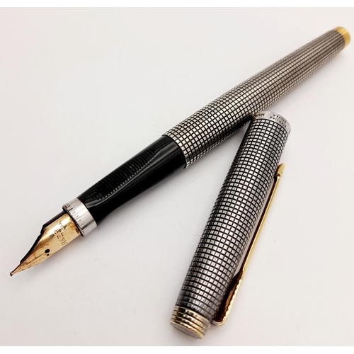 602 - Vintage SOLID SILVER PARKER PEN with 14 carat GOLD NIB. Excellent condition. Please see pictures.