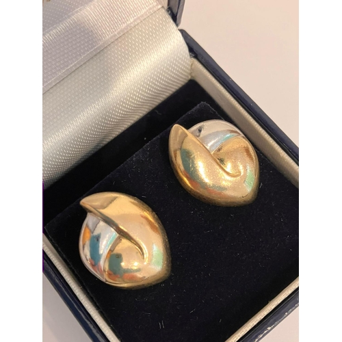 63 - Stunning pair of HOBBS DESIGNER 9 carat WHITE & YELLOW GOLD EARRINGS. Complete with Gold Backs . 2.6... 