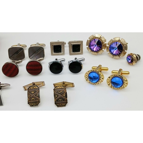 77 - Large selection of Better Quality VINTAGE CUFFLINKS. To include GOLD TONE, JEWELLED,TOLEDO,BLUE CABO... 