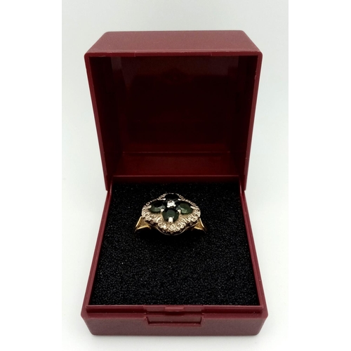 91 - A magnificent 18 carat GOLD RING having DIAMONDS and GREEN DIOPSIDE GEMSTONES mounted to top. Fully ... 