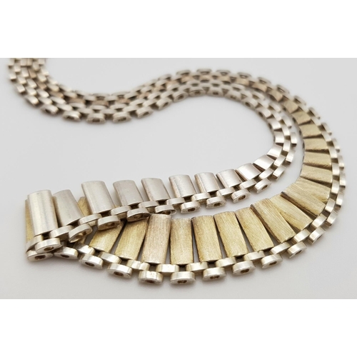 795 - An Elegant Solid Silver 925 Collar Necklace, 23.8 grams, 44cm. In excellent condition.