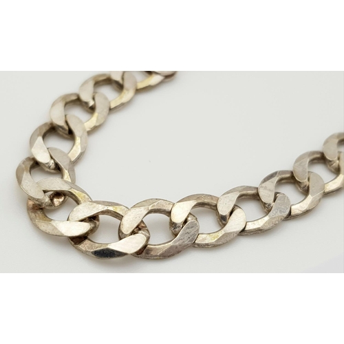 816 - An Attractive Solid Silver 925 Curb Chain Bracelet, 17.2 grams, 22cm. In excellent condition.