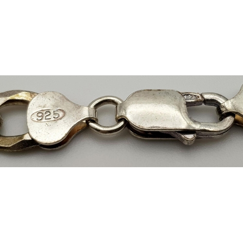 816 - An Attractive Solid Silver 925 Curb Chain Bracelet, 17.2 grams, 22cm. In excellent condition.