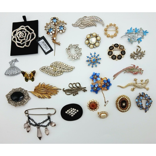 574 - An assortment of mostly large VINTAGE BROOCHES. To include jewelled, Marcasite, Gold Tone, Salamande... 